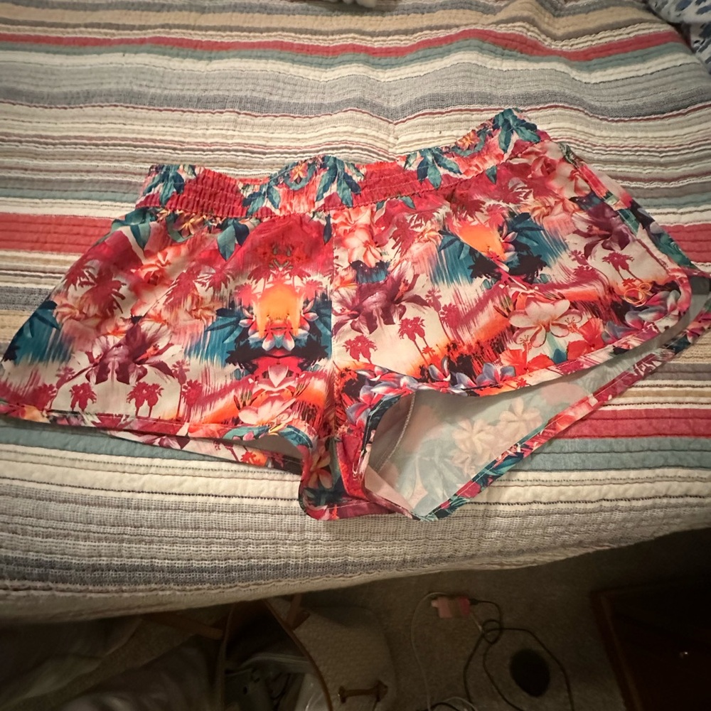Floral womens shorts size medium good condition